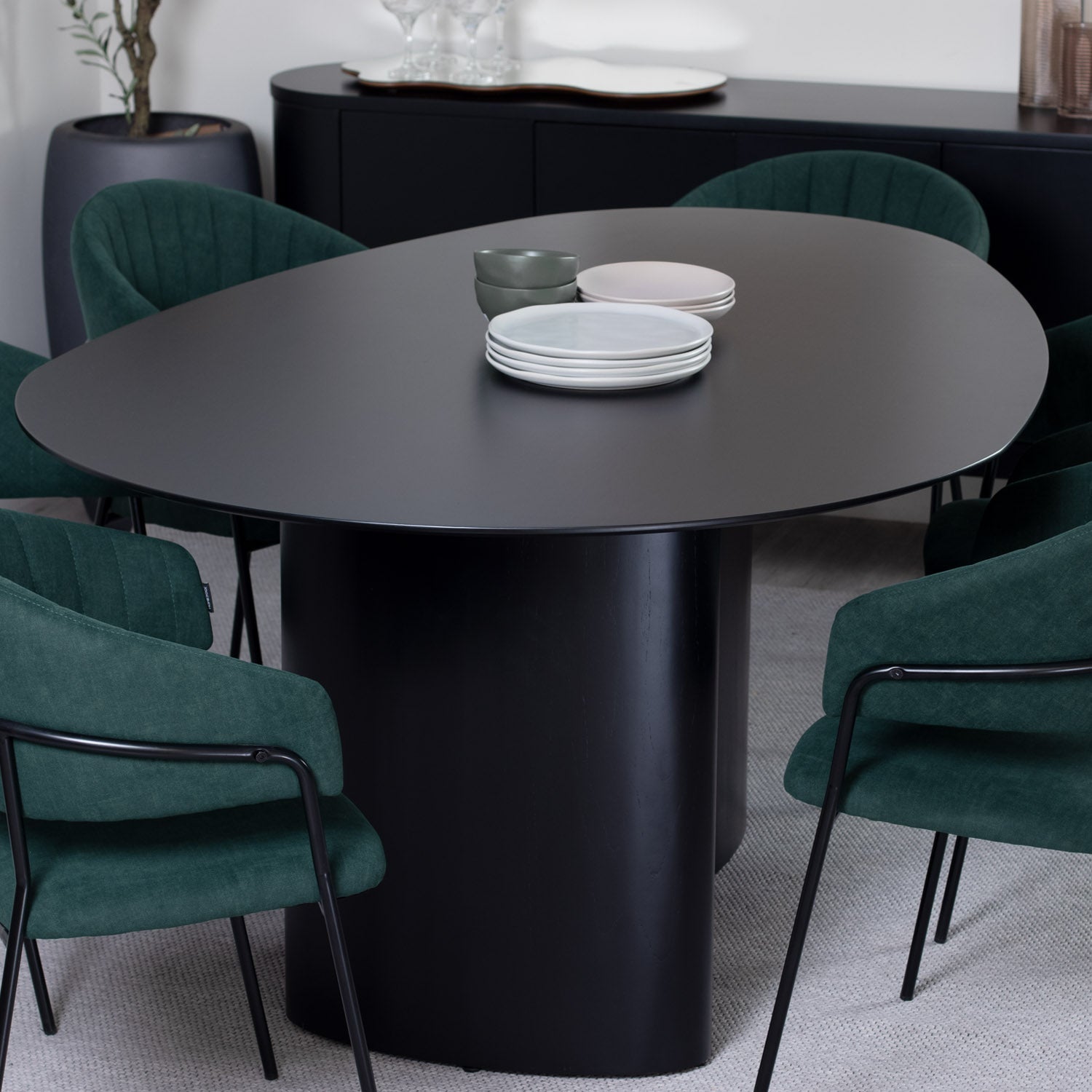 Mesa de Jantar  Orgânica para 6 Lugares Gaya 180 cm - Preto Fosco