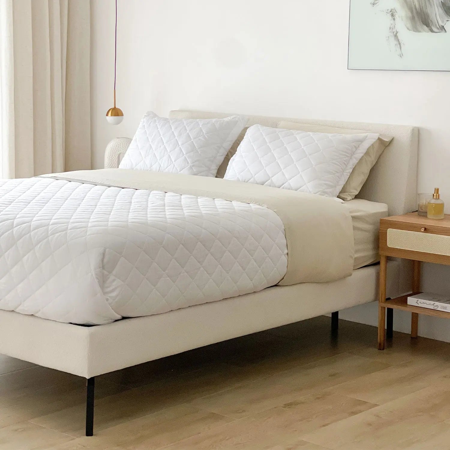 Cama Casal Estofada Amália - Bouclê Branco c/ Preto